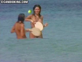 I sinqertë mdtq mami lakuriq në the lakuriq plazh me të saj bir!
