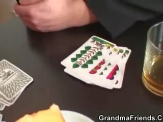 Gjysh luan zhveshje poker pastaj merr dyshe .