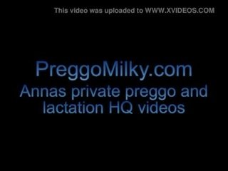 9 månader gravida blinkande utomhus av preggomilky.com