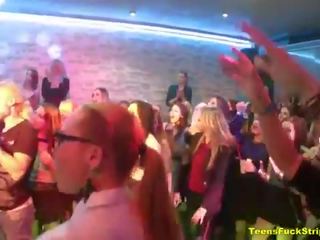 Pecker e çmendur vajzat expose fvml strippers në festë