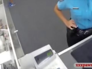 Grande tette polizia ufficiale succhia e scopata il pawn uomo