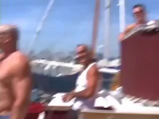 Carmen hayes perseestä päällä a vene