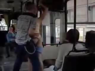 Public murdar film în crowded autobus