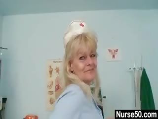 In varsta blond lassie spectacole de pe natural tate și vibrator aptitudini