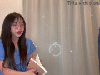 Зловещ професор convinces млад медицински intern корейски госпожица към майната към получавам ahead
