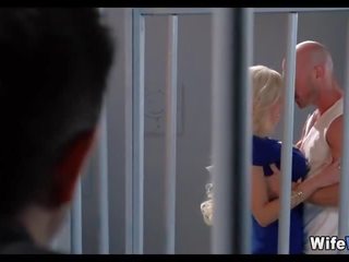 Regarde son blond femme coup autre compagnon en prison